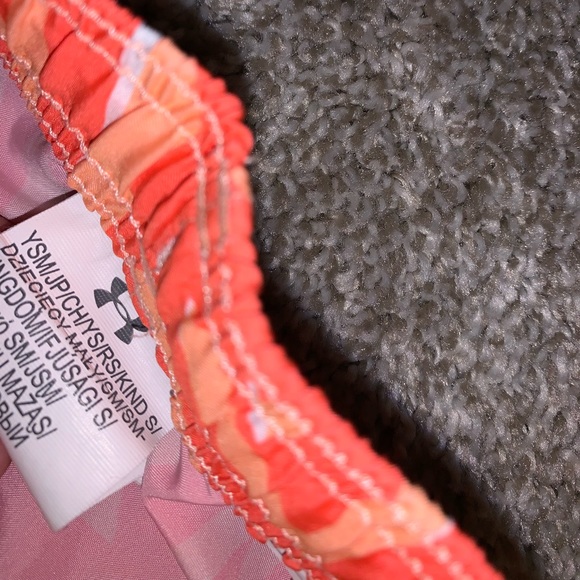 Under Armour Girls Orange Athletic shorts size YSM - Picture 6 of 8